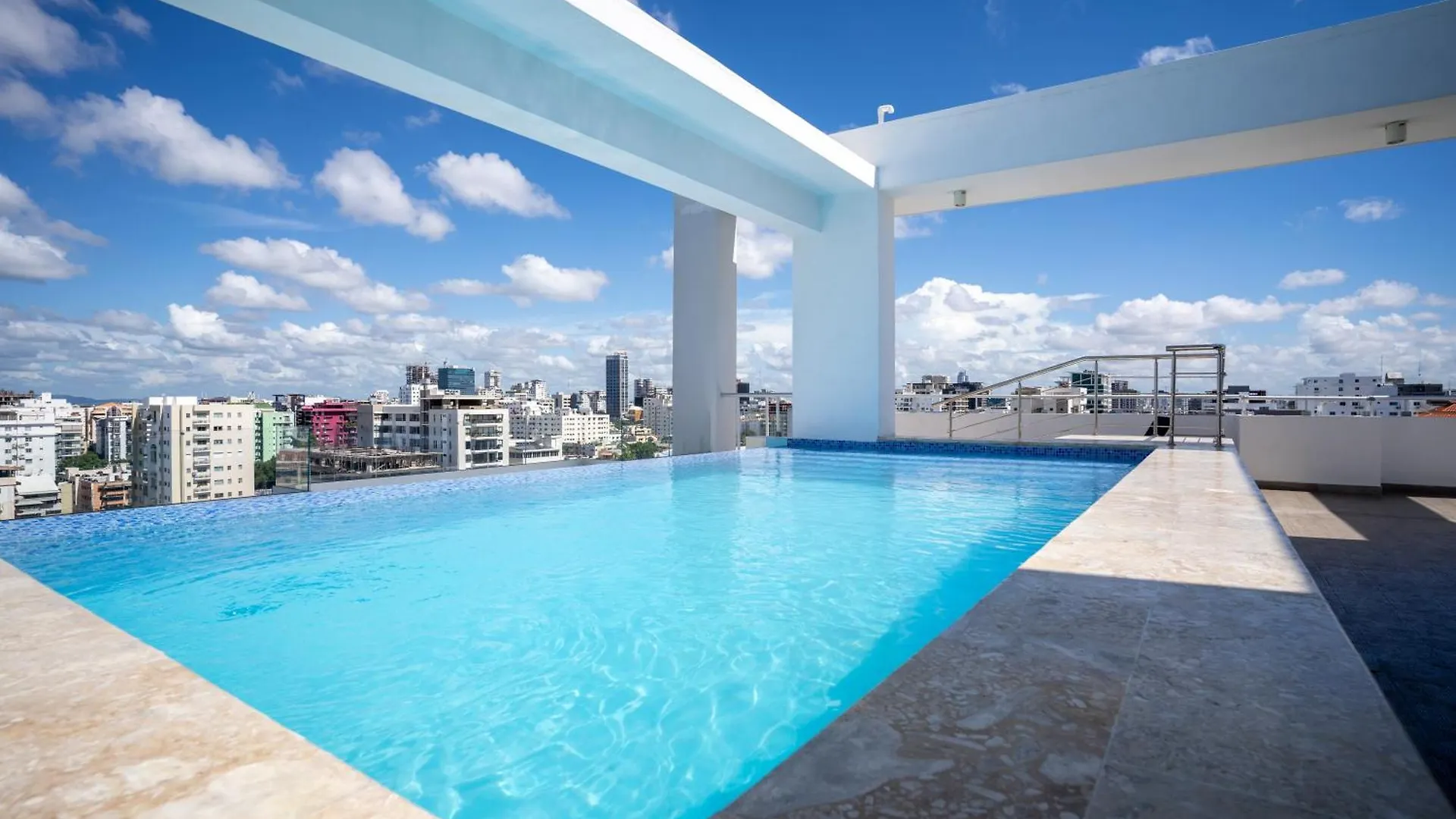 Luxury 2Bedr, 2 Balcony Pool, Gym, Downtown Santo Domingo Apartment